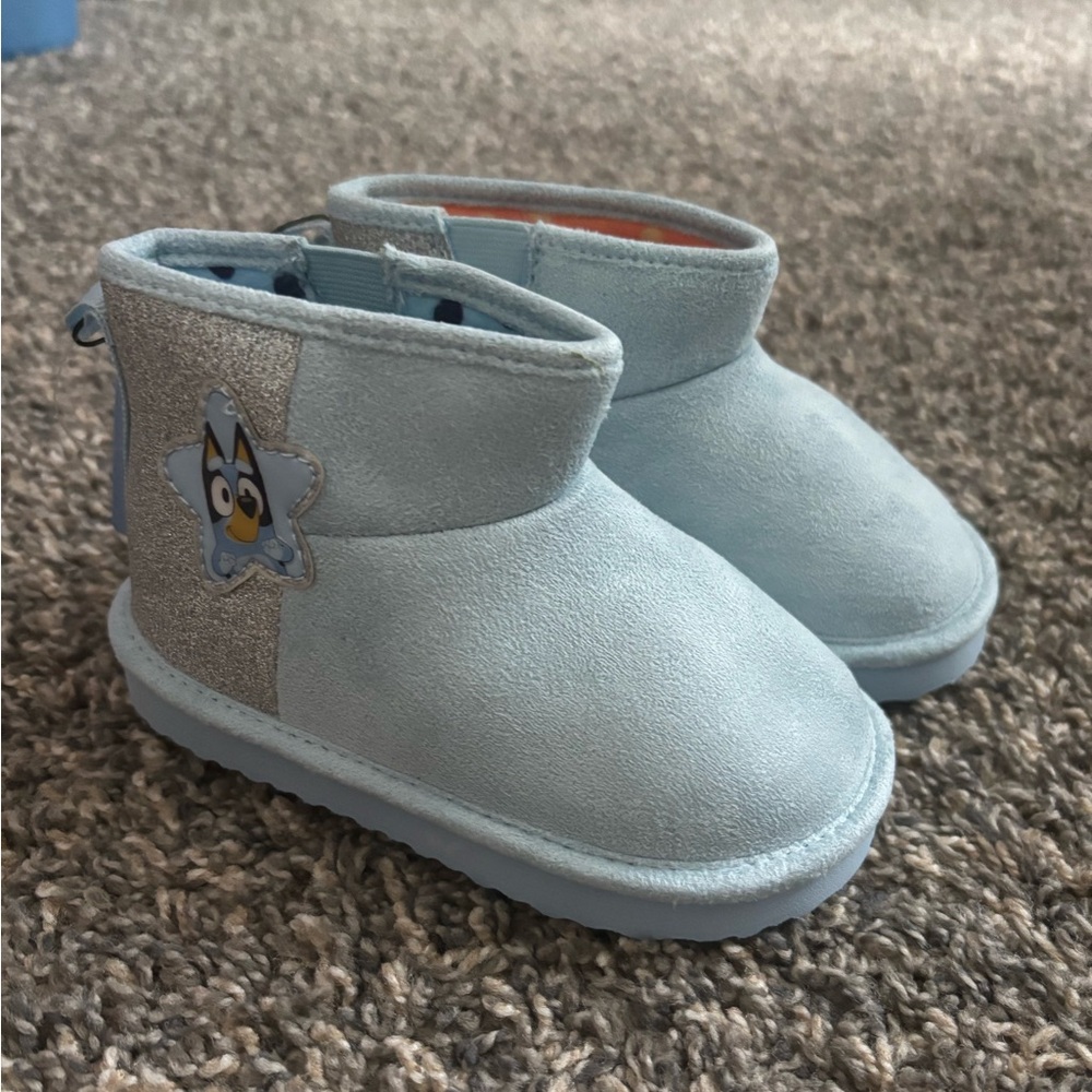 NWT Bluey Boots